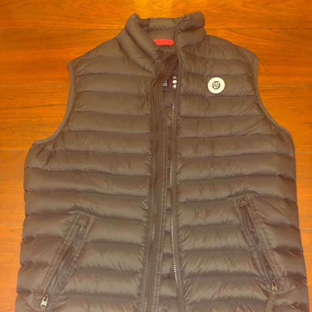 Black Abercrombie & Fitch vest